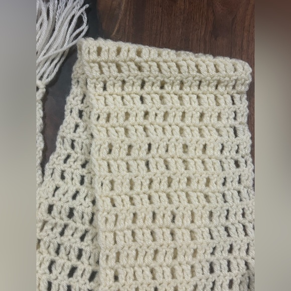 Handcrafted Cream Crocheted Scarf - Picture 5 of 7
